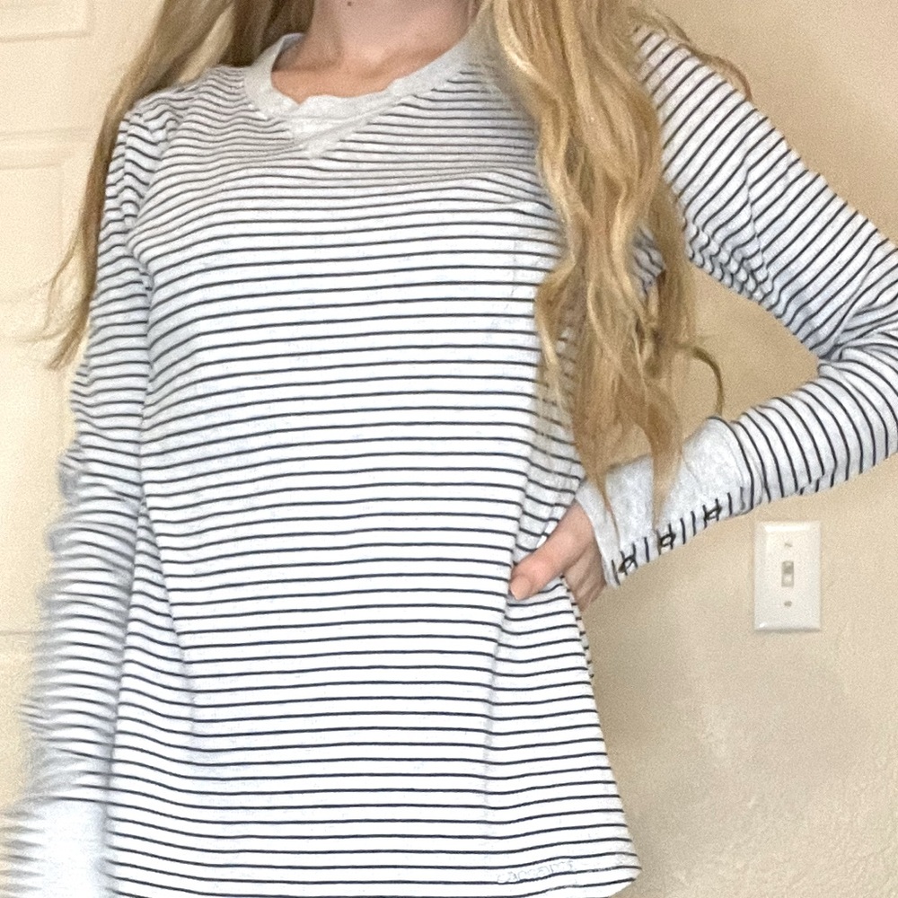 GREY AND BLACK LONG SLEEVE, CARHARTT, SMALL, COMFY LONG SLEEVE